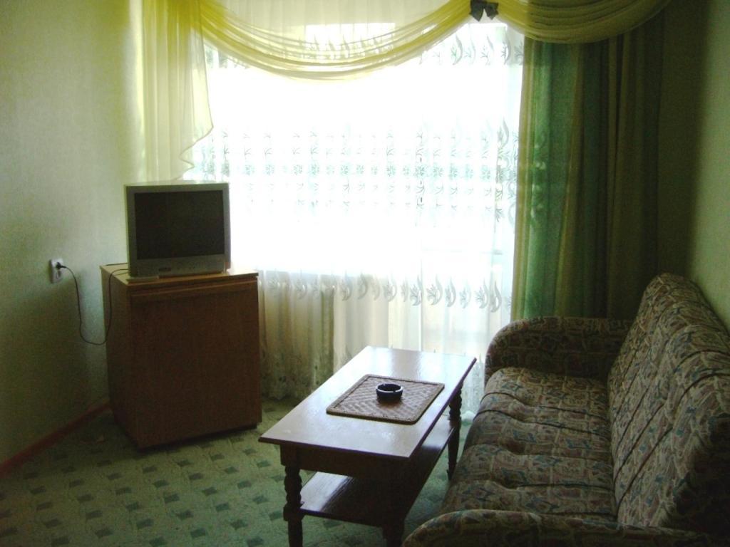 Hotel Profspilkovyi Lutsʼk Extérieur photo