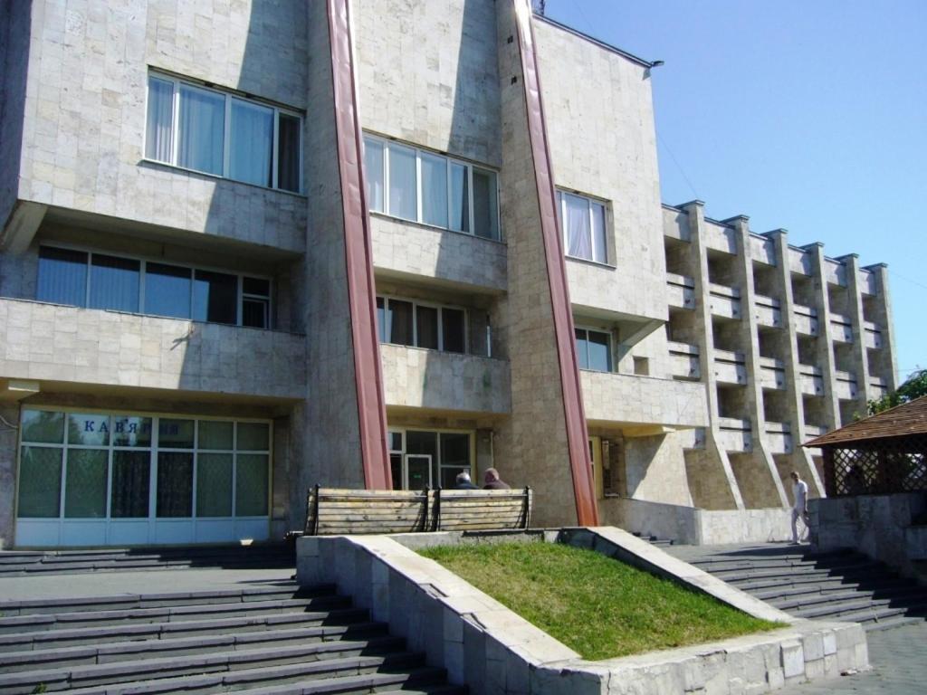 Hotel Profspilkovyi Lutsʼk Extérieur photo
