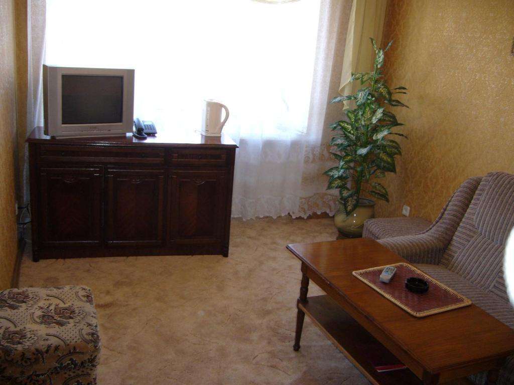 Hotel Profspilkovyi Lutsʼk Extérieur photo