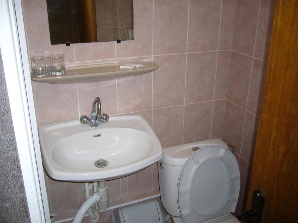 Hotel Profspilkovyi Lutsʼk Chambre photo