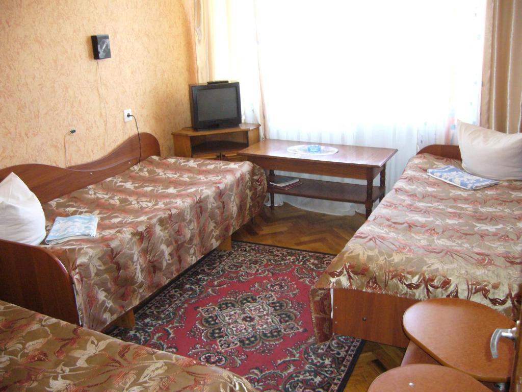 Hotel Profspilkovyi Lutsʼk Chambre photo