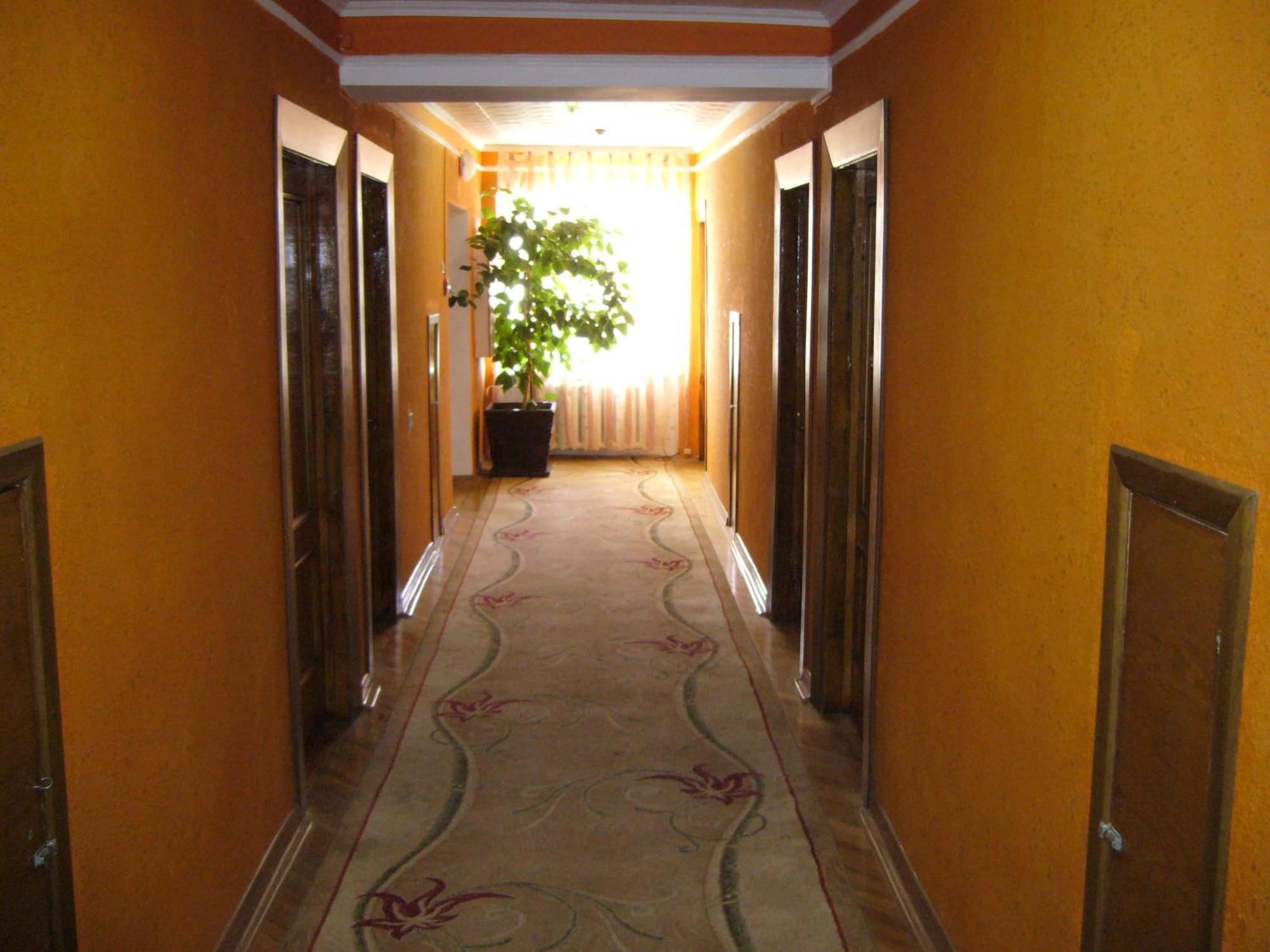 Hotel Profspilkovyi Lutsʼk Extérieur photo