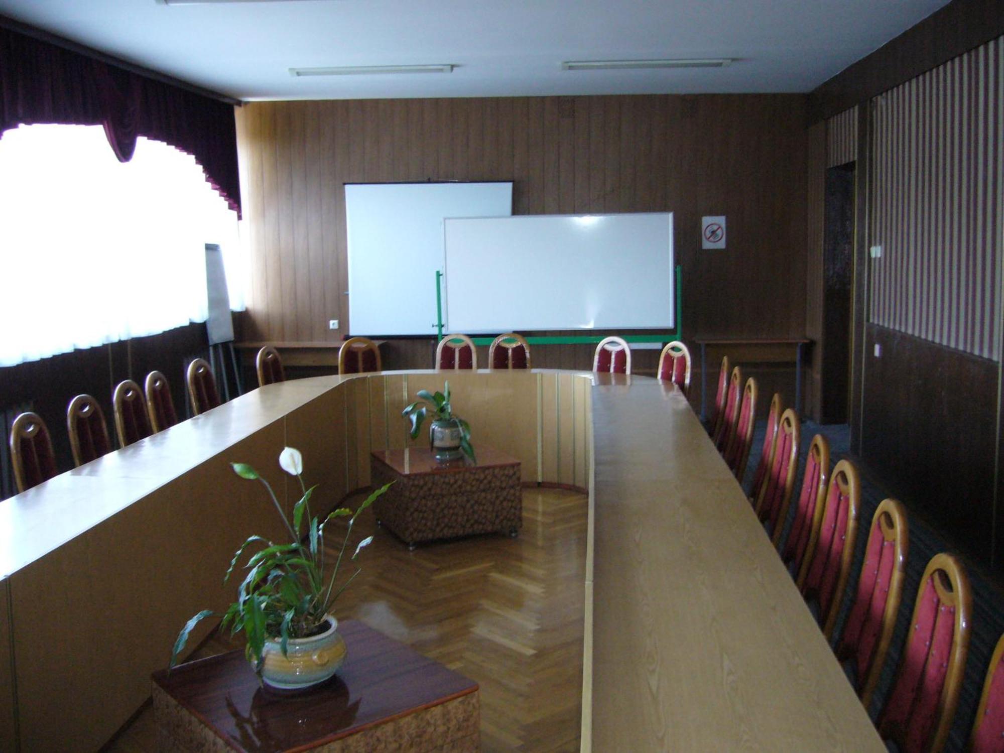 Hotel Profspilkovyi Lutsʼk Extérieur photo