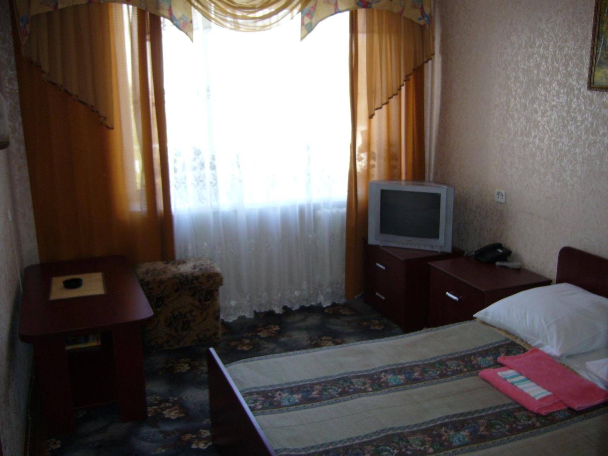 Hotel Profspilkovyi Lutsʼk Extérieur photo