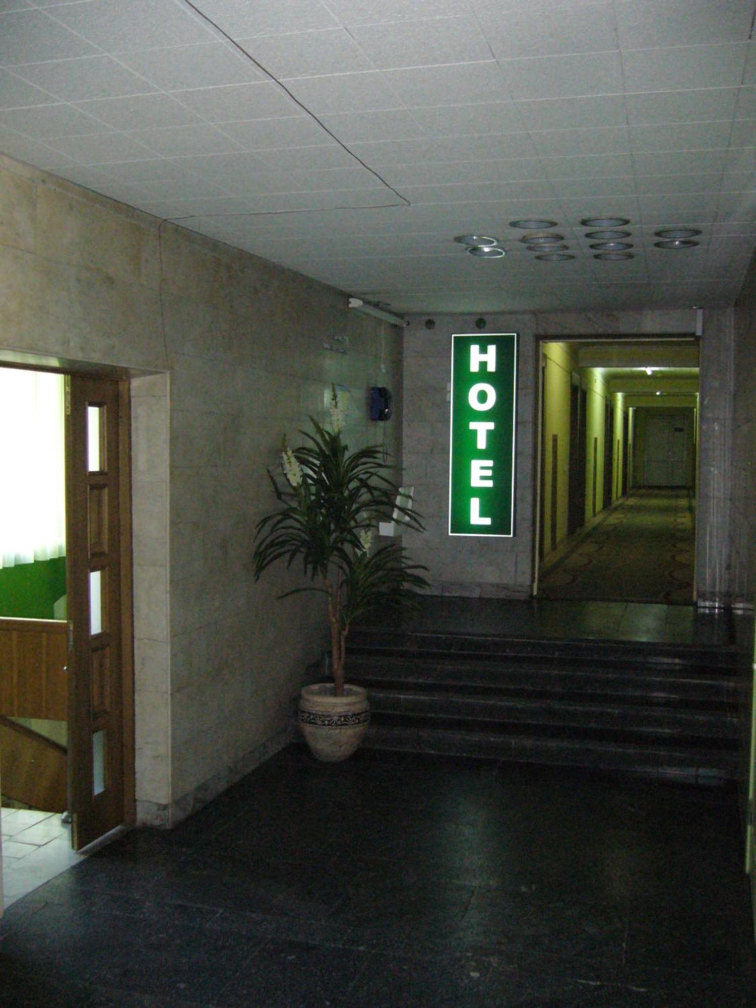 Hotel Profspilkovyi Lutsʼk Extérieur photo