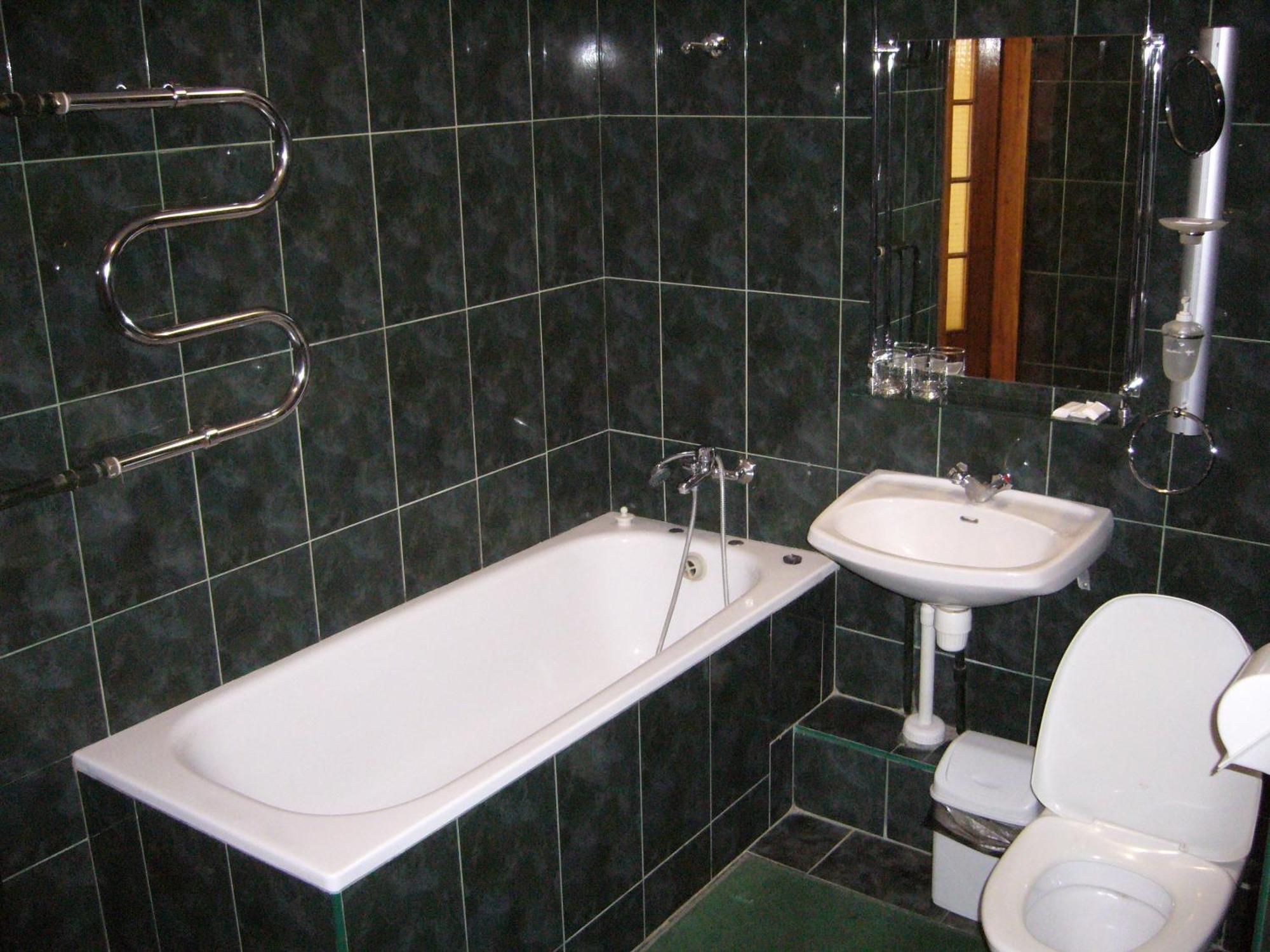 Hotel Profspilkovyi Lutsʼk Extérieur photo