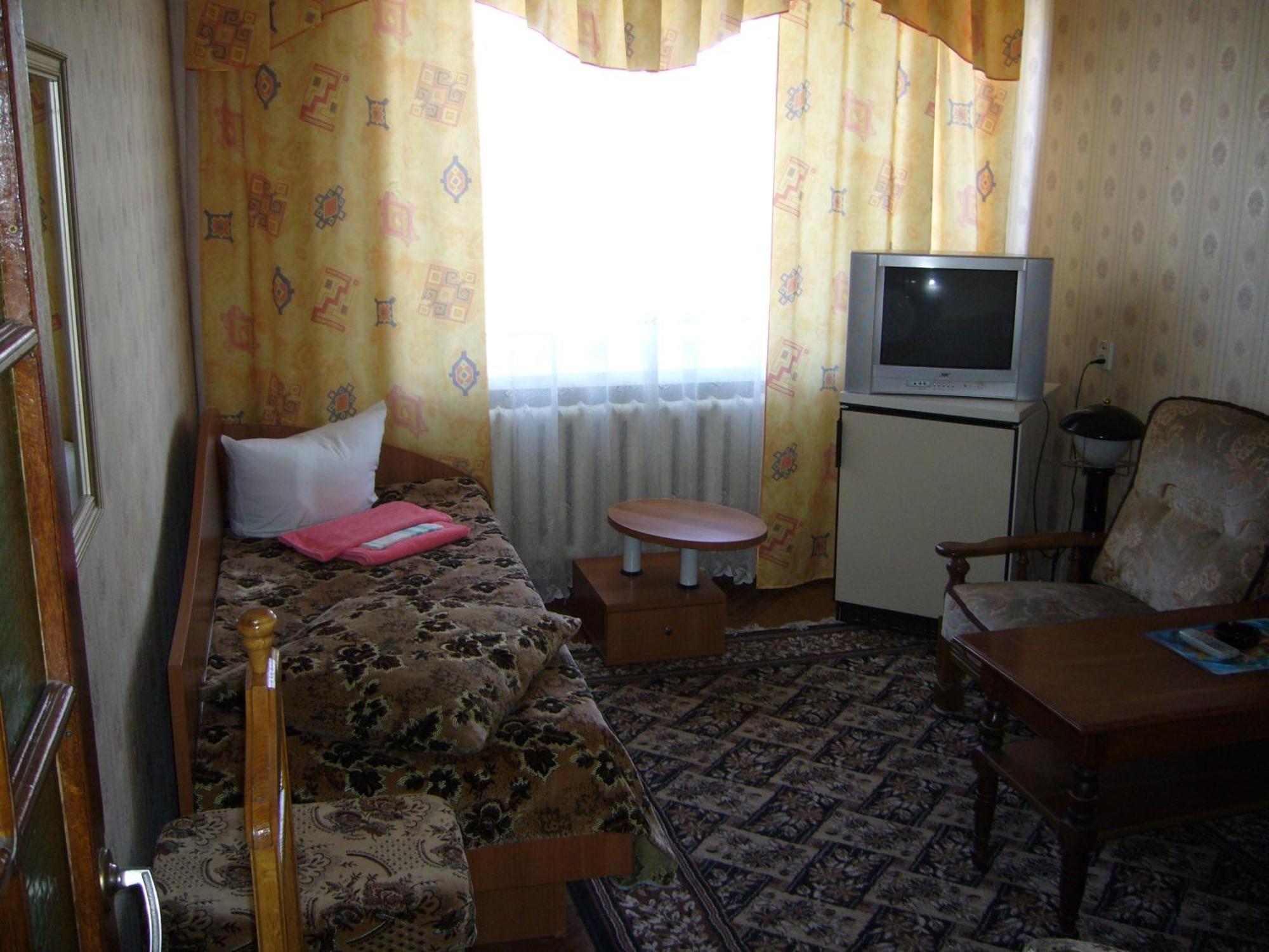 Hotel Profspilkovyi Lutsʼk Extérieur photo
