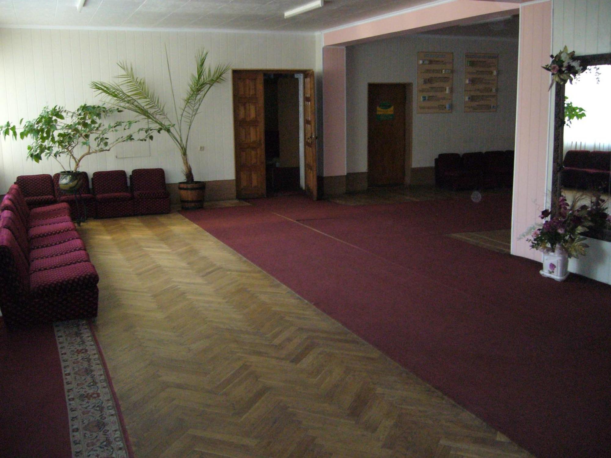 Hotel Profspilkovyi Lutsʼk Extérieur photo